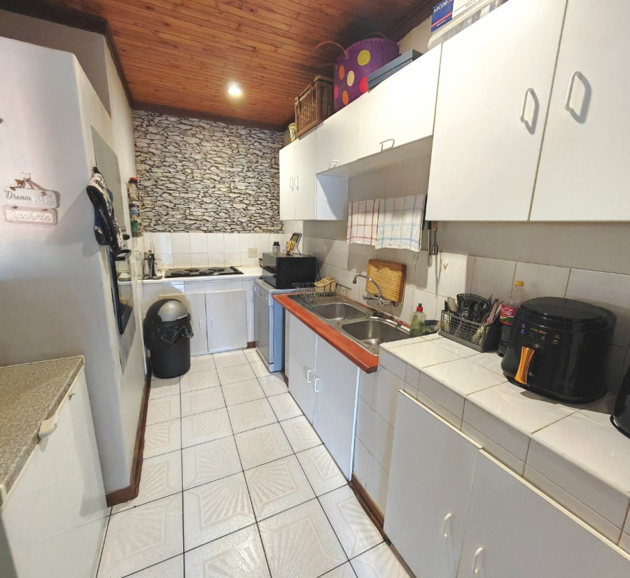 6 Bedroom Property for Sale in Heuwelsig Free State